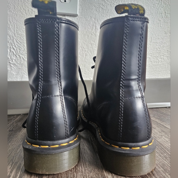 EUC Unisex Dr. Martens 1460 Smooth Leather M10/W12/EU43 Lao PDR - Picture 6 of 10